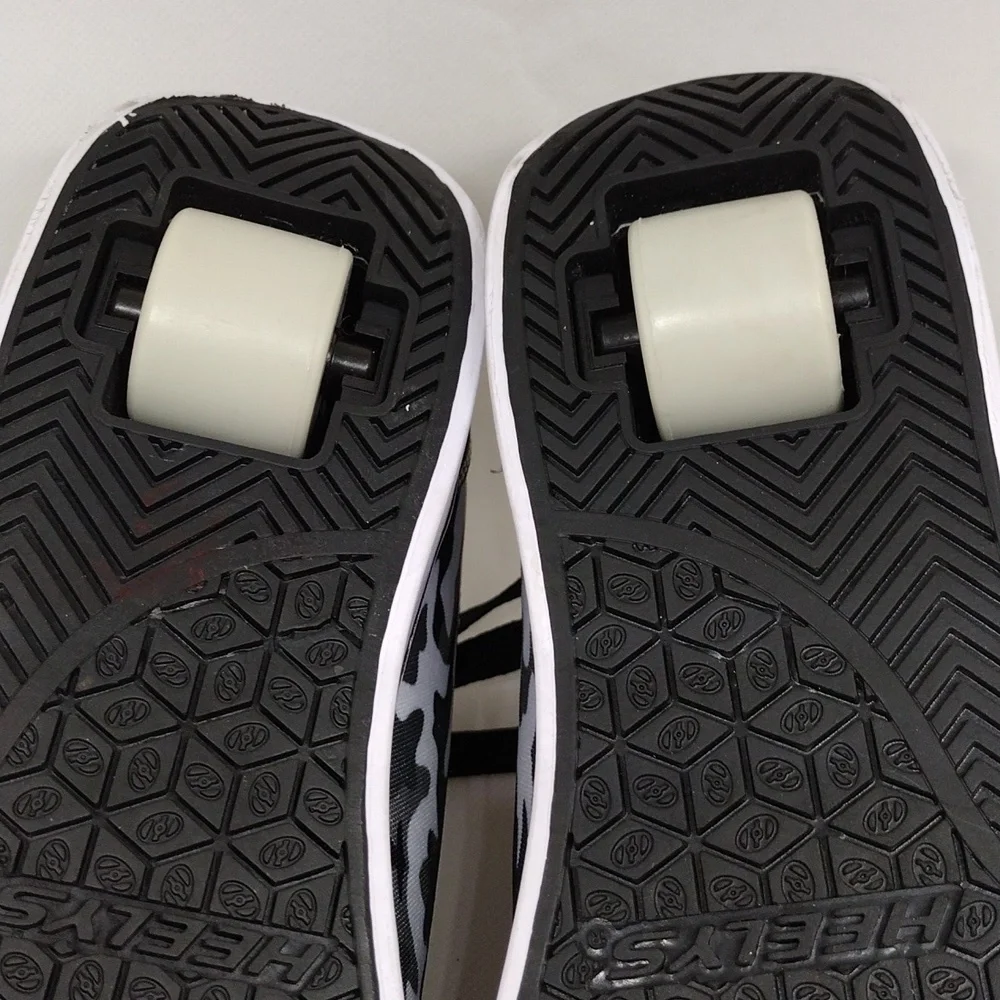 Heelys Black White‎ and Gray Camo Print Youth Size 6